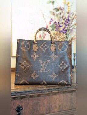 Louis Vuitton On The Go canvas MM